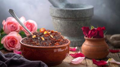 गर्मियों का प्राकृतिक शीतल पेय गुलकंद: पेट और त्वचा के लिए गुणकारी