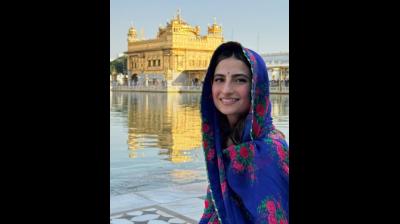 स्वर्ण मंदिर पहुंचीं अभिनेत्री पलक तिवारी, वेब सीरीज ‘लुक्खे’ को लेकर भी सुर्खियों में