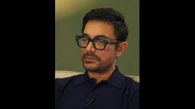 जुनैद ने अपनी पहचान खुद बनाई, मुझे स्क्रिप्ट तक नहीं दिखाता: आमिर खान