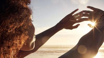 त्वचा को क्यों जलाती हैं सूर्य की अल्ट्रावॉयलेट किरणें? जानें सनबर्न से बचाव के उपाय
