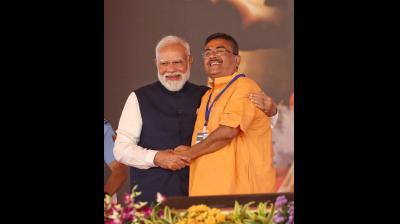 पीएम मोदी ने सुवेंदु अधिकारी को दी बधाई, कहा- सांस्कृतिक पुनरोदय की ओर बंगाल