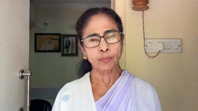 कालीघाट में पूर्व मुख्यमंत्री ममता बनर्जी के घर के बाहर लगे 'जय श्री राम' के नारे