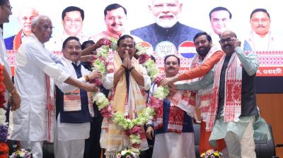 असम: हिमंता सरमा को विधायक दल का नेता चुने जाने पर भाजपा शासित राज्यों के मुख्यमंत्रियों ने दी बधाई