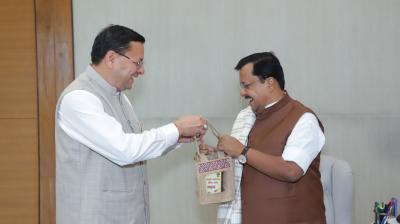नितिन नवीन और पुष्कर सिंह धामी की मुलाकात में घुली शहद की मिठास, समसामयिक मुद्दों पर की चर्चा