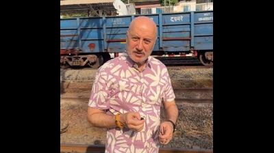 'मानो समय थम गया हो', डीडीएलजे के मशहूर सीन की जगह के 'जादू' में खोए अनुपम खेर