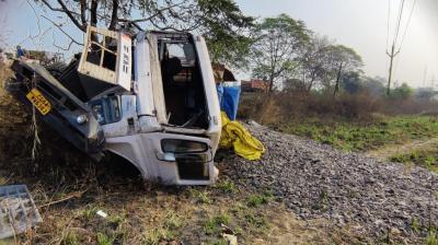 ओडिशा के झारसुगुडा में कार और ट्रक की टक्कर, पांच पुलिसकर्मियों की मौत, तीन घायल