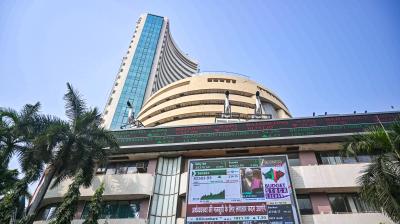 मिलेजुले वैश्विक संकेतों से भारतीय शेयर बाजार सपाट खुला