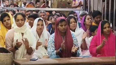 टी20 विश्व कप से पहले भारतीय महिला टीम ने लिया भगवान महाकाल का आशीर्वाद, भस्म आरती में शामिल हुईं खिलाड़ी