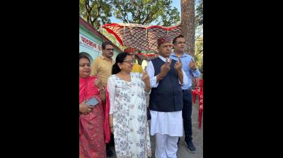 हिमाचल निकाय चुनाव: सीएम सुक्खू बोले- 'ये शहर के भविष्य को संवारने का अवसर', नाहन में राजीव बिंदल ने डाला वोट