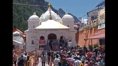 गंगोत्री और यमुनोत्री धाम में बड़ी संख्या में पहुंच रहे श्रद्धालु, यात्रा को लेकर भारी उत्साह