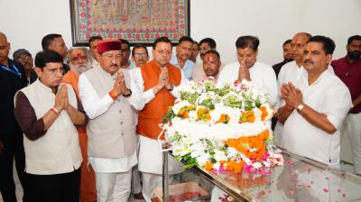 सीएम पुष्कर सिंह धामी ने स्वर्गीय मेजर जनरल भुवन चंद्र खंडूरी को अर्पित की भावभीनी श्रद्धांजलि