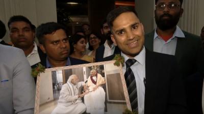 रोम में पीएम मोदी से मिलकर भावुक हुए भारतीय नागरिक, बोले- देश को हमेशा ऐसे प्रधानमंत्री मिलें