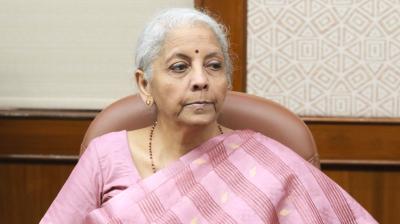 बैंक मिस-सेलिंग बंद करें, अपने मूल काम पर दें ध्यान: वित्त मंत्री सीतारमण
