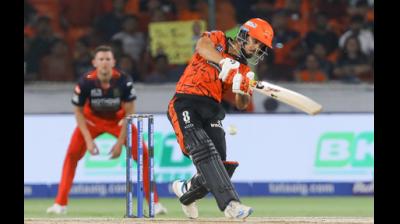 आईपीएल 2026: ईशान, अभिषेक और क्लासेन का अर्धशतक, एसआरएच ने आरसीबी को दिया 256 रन का लक्ष्य