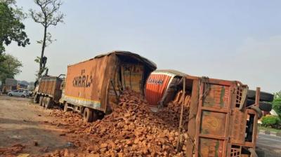 हजारीबाग के चरही में अनियंत्रित ट्रेलर ने तीन वाहनों को मारी टक्कर, दो की मौत