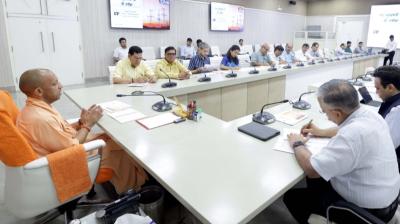 गांव हों या शहर, भीषण गर्मी में निर्बाध बिजली आपूर्ति सुनिश्चित करें: सीएम योगी