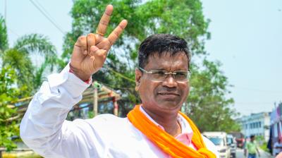 पश्चिम बंगाल: फाल्टा में भाजपा उम्मीदवार देबांगशु पांडा एक लाख से ज्यादा वोटों से जीते, टीएमसी की जमानत जब्त