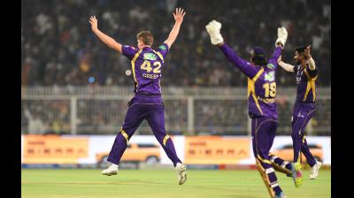 आईपीएल 2026: अंतिम लीग मैच में डीसी के खिलाफ केकेआर ने टॉस जीतकर गेंदबाजी चुनी