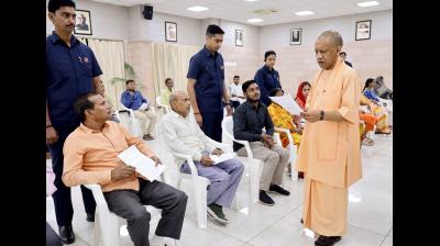 प्रदेशवासियों की सुरक्षा और जनसमस्याओं के लिए सरकार प्रतिबद्ध: सीएम योगी