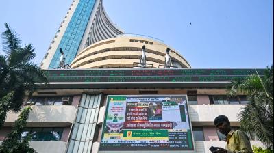 सेंसेक्स 1,068 अंक गिरकर बंद; एथ्रोंपिक के दावों से आईटी शेयरों में भारी बिकवाली