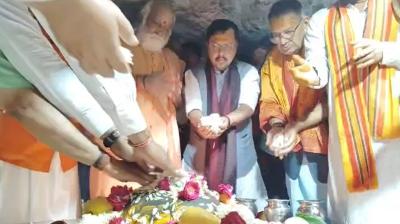 देहरादून: भाजपा के राष्ट्रीय अध्यक्ष नितिन नवीन ने टपकेश्वर महादेव मंदिर में किए दर्शन