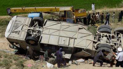 अफगान प्रवासियों को ले जा रहा ट्रक पलटा, 18 लोगों की मौत और 35 घायल
