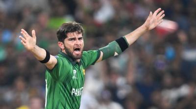 टी20 वर्ल्ड कप: इंग्लैंड के खिलाफ पाकिस्तान ने टॉस जीतकर चुनी बल्लेबाजी, शाहीन अफरीदी की वापसी