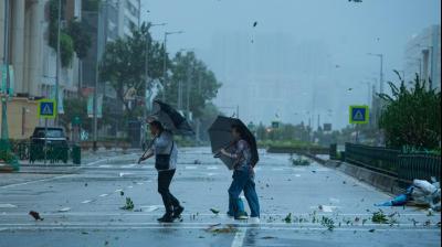 जापान: क्यूशू की ओर बढ़ रहा 'जांगमी' तूफान, ओकिनावा में दस से ज्यादा लोग घायल, सैकड़ों फ्लाइट कैंसिल