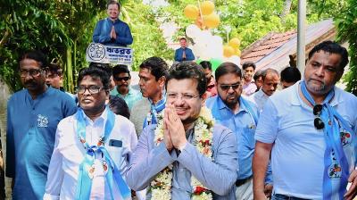 टीएमसी से निष्कासित ऋतब्रत बनर्जी का शक्ति प्रदर्शन, 59 विधायकों के समर्थन पत्र के साथ पहुंचे विधानसभा