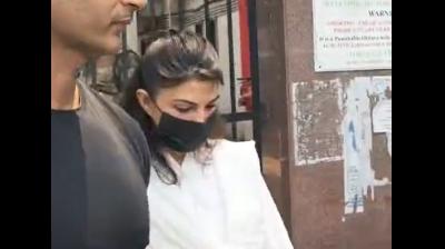 पटियाला हाउस कोर्ट में पेश हुईं जैकलीन, मनी लॉन्ड्रिंग के आरोपों से किया इनकार