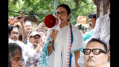 पश्चिम बंगाल: गृह मंत्रालय पर भड़काऊ टिप्पणी को लेकर ममता बनर्जी के खिलाफ एफआईआर दर्ज