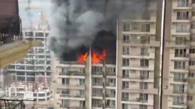 नोएडा में दो जगहों पर आग का कहर, सेक्टर-52 और 74 में मची अफरा-तफरी