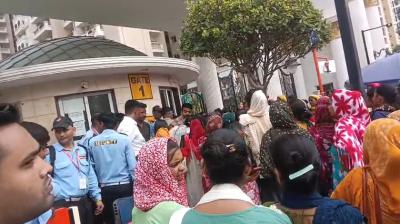 ग्रेटर नोएडा में मेड से मारपीट, सैकड़ों घरेलू सहायिकाओं ने सोसायटी के बाहर किया प्रदर्शन