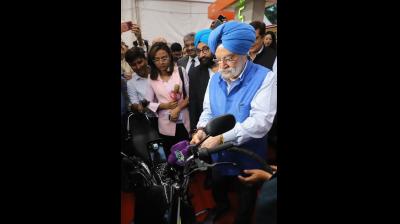 देश में ई85 ईंधन लॉन्च हुआ, पुरी बोले- ग्रीन फ्यूचर की तरफ ऐतिहासिक कदम
