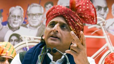 घरेलू एलपीजी सिलेंडर की कीमत बढ़ने पर हमलावर हुआ विपक्ष, अखिलेश बोले- 'भाजपा से अब तो, हर आस गई टूट'