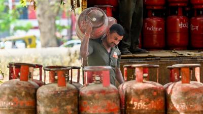 एलपीजी कीमतों पर सरकार का दावा, भारत में सबसे कम दामों पर मिल रही रसोई गैस