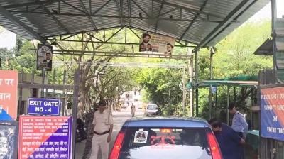 दिल्ली: कड़कड़डूमा कोर्ट में लगी आग, दमकल विभाग ने कड़ी मशक्कत के बाद पाया काबू