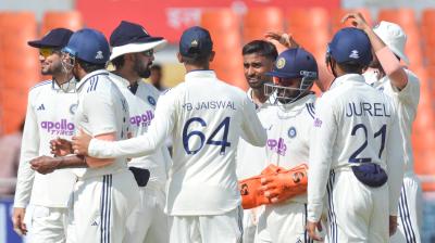 टेस्ट मैच: भारतीय बल्लेबाजों के बाद गेंदबाजों का दबदबा, अफगानिस्तान ने गंवाए 5 विकेट, मैच में टीम इंडिया की पकड़