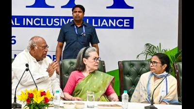 इंडिया ब्लॉक की बैठक में कांग्रेस अध्यक्ष मल्लिकार्जुन खड़गे बोले, विपक्षी एकता को और मजबूत करना होगा
