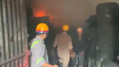 गाजियाबाद: साहिबाबाद की टायर रबर फैक्ट्री में भीषण आग, दमकल विभाग ने पाया काबू