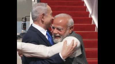 दो दिवसीय दौरे पर इजरायल पहुंचे प्रधानमंत्री मोदी, पीएम नेतन्याहू ने बाहें फैलाकर किया 'अपने मित्र' का स्वागत