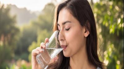 बाहर का खाना खाने के बाद क्यों लगती है ज्यादा प्यास? ये है बड़ा कारण