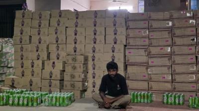 गुजरात पुलिस ने अहमदाबाद एक्सप्रेसवे पर 1.49 करोड़ रुपए की शराब जब्त की