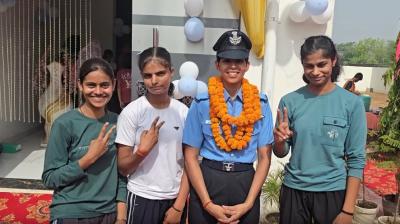 फाइटर पायलट बनीं मीनाक्षी तक्षक, गांव में भव्य सम्मान, पूरे परिवार ने बढ़ाया देश का मान
