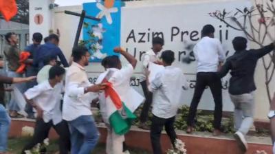 बेंगलुरु: अजीम प्रेमजी विश्वविद्यालय में एबीवीपी के विरोध के बाद एफआईआर दर्ज, छात्रों ने उठाए सवाल