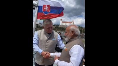 प्रधानमंत्री मोदी की ओर से उपहार में दी जैकेट पहनकर आए पीएम फित्सो, दोनों नेताओं ने गर्मजोशी से एक-दूसरे का किया स्वागत