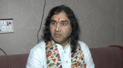 कथावाचक देवकीनंदन ठाकुर ने रात में विवाह की परंपरा पर उठाए सवाल, मंदिरों के लिए 'सनातन बोर्ड' बनाने की मांग