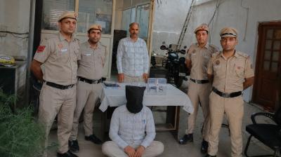 दिल्ली: सोशल मीडिया पर हथियार लहराकर दहशत फैलाने वाला युवक गिरफ्तार