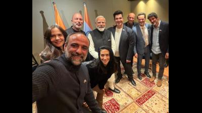 सेल्फी मोड में 'फौदा' स्टार्स: पीएम मोदी ने ली लंबी सांस, क्या है राज?