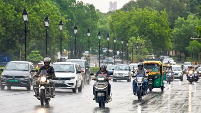 एक बार फिर बदलेगा एनसीआर के मौसम का मिजाज, आंधी-बारिश से मिलेगी राहत